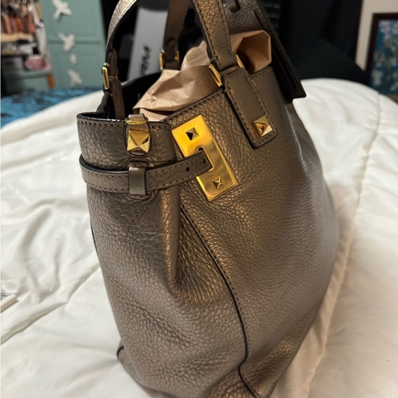Valentino Bronze Leather Tote Bag with Spacious Interioa - Picture 2 of 15